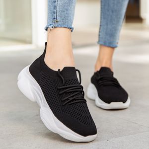 Top Alta Qualidade Lightweight Mulheres Sapatos Esportivos Primavera Transfronteira Respirável Moda Malha Grosso Bottom Aumentar Feminino Running Outdoor Outdoor Jogging Andar