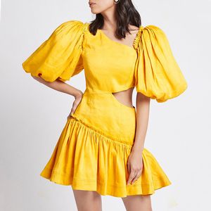 New Summer Design Pleated Oblique Shoulder Bubble Sleeve High Waist Slimming Short Skirt Fashion Holiday Style Dress Women 210422