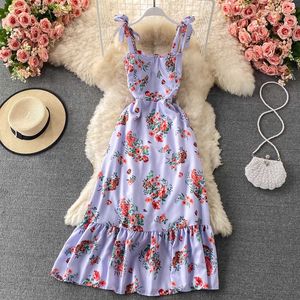 Sommar vintage kvinnor blommig tryckta spaghetti strap klänning lila / vit / blå ruffle vestidos kvinnlig semester strand robe 2021 ny y0603