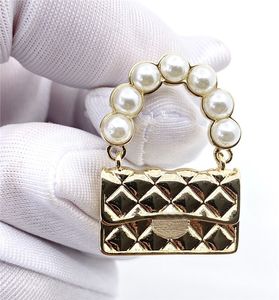 Orecchini di perle di design Orecchini di stilista di stile borsa di marca per gioielli da donna Orecchini a bottone di lusso in oro di alta qualità