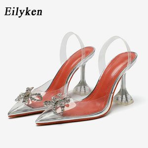 Eiluken PVC Przezroczysty motyl-węzeł Kobiety Pompy Kryształ Spiczasty Toe Perspex Spike Heel Back Strap Sandals Buty C0410