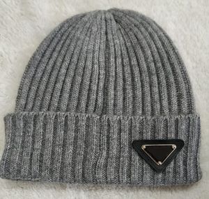 Triangle Logo Beanies Twist Hats Bonnet Vinter Beanie Stickad Ull Hat Cap Skull Tjockare Mask Fring Hattar Man MN