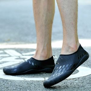 2021 Yüksek Kalite Kapalı Erkekler Bayan Spor Koşu Ayakkabıları Sandy Plaj Moda Siyah Mavi Kırmızı Açık Sneakers Boyutu 36-46 WY21-1786