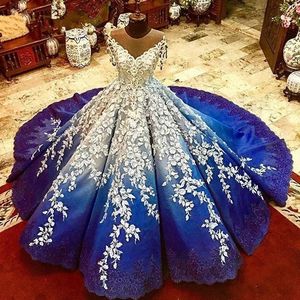 Luksusowy Gradient Kolor Quinceanera Suknie Scoop Neck Lace Aplikacja Zroszony Słodki 16 Prom Dress Puffy Spódnica Vestidos DE 15 Años