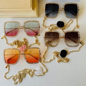 Womens New Sunglasses 1033S Moda Compras Metal Big Frame Gradient Lentes de Cor UV Proteção Senhoras Óculos com Cadeia Viagens Festa de férias Top Quality