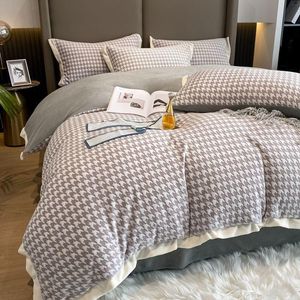 Sängkläder Ställer Mjölkfiber Set Printing Färgning Duvet Cover Luxury Flat / Fitted Sheet Queen King Storlek med pillowcases Hemtextil