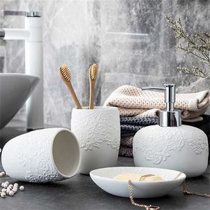 Ceramiczne Białe Akcesoria Łazienkowe Zestawy Dekoracja Szczotnik Do Zębów Kubek Szampon Dozownik Mydło Dish Creative Toaleta Organizator Dostawy 211222