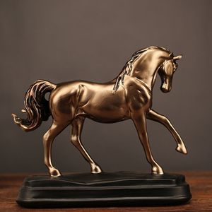 Resina Vintage Estátuas de Ouro Figurines Ornaments Horse Escultura Artesanato Home Office Decoração Acessórios Casamento Presentes 210414