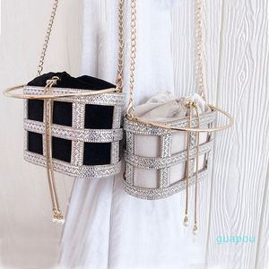 Pochette da sposa di lusso Eleganti diamanti fatti a mano Scava fuori la borsa da sera in gabbia di metallo Borsa da sera di alta qualità