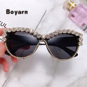 Boyarn Luxury Cat Eye Solglasögon Kvinnor Oversized Rhinestone Frame Bling Diamond Glasses Fashion Shades UV400