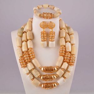 Nova Moda Branco Jóias Corais Conjunto Nigéria Nigéria Beads Coral Beads Africano Jewerly Sets for Women H1022