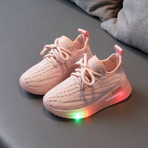 Dzieci świecące trampki chłopcy siatki oddychające trampki Sandal LED Light Up Sneakers Dzieci Anti-Slippey Soft Lightweight Buty G1025