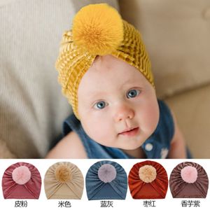 Baby sammet turban hattar flickor pom pom hatt spädbarn mjukt varmt huvud wraps barn flickor motorhuven beanie caps nyfödda pannband