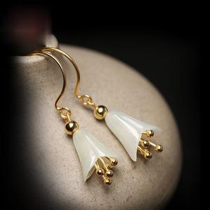 Stud Natural Hetian Jade Lily Orchid Orecchini Campane Design retrò Artigianato Elegante fascino fresco Gioielli in argento da donna