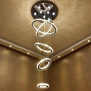 Lustre de cristal LED grande de luxo Luminária pendente de 5 anéis em forma de círculo Lâmpada pendurada no corredor da escada Lustres escurecedores