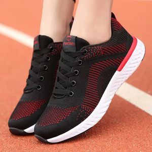 2021 Mulheres Correndo Sapatos Preto Branco Criado Rosa Moda Feminina Trainadores Respiráveis ​​Esportes Sapatilhas Tamanho 35-40 15