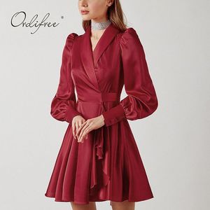 Frühling Herbst Frauen Satin Mini Party Langarm Burgund Seide Shink Gürtel Elegante Kurze Büro Dame Kleid 210415