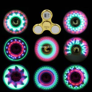 2021 Leksaker Cool Spinning Top Coolaste Led Ljus Ändra Fidget Spinners Finger Toy Kids Auto Byt mönster med Rainbow Up Hand Spinner XZ0