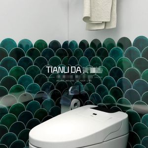 Seramik Kiremit Balık Ölçeği Fan şeklindeki Buz Çatlak Fayans Mozaik Çömlek ve Porselen Mutfak Tuvalet Duvar Tuğlaları Ev Kalmak Süt Çay Dükkanı Tuğla