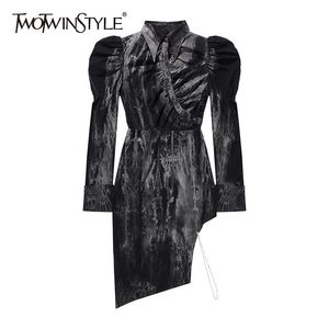 Twotwinstyle svart vintage klänning för kvinnlig lapel puff långärmad hög midja oregelbundna ben slim klänningar kvinnlig mode 210517