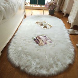 Oval Soft Fluffy Faux Sheepskin Futro Dywaniki White Bedside Rugnordic Red Center Salon Room Dywan Sypialnia Podłoga 210626