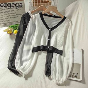 Ezgaga v-neck T-shirts Kvinnor Casual Single Breasted Long Lantern Sleeve Patchwork Blouse Ladies Short Toppar Tunn Höst Ny 210430