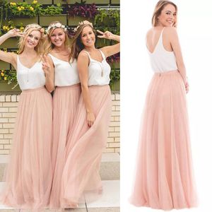 2021 Zweiteilige Brautjungfernkleider aus errötendem rosa Tüll, lang, günstig, weiß, V-Ausschnitt, gerafft, bodenlang, Boho-Trauzeugin-Kleider