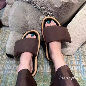Designer Classic tofflor 2022 Fashion Brown Par Letters Bekv￤ma mjuka tofflor Lazy High-End Home Shoes Beach Slipper