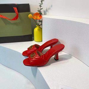 Saltos mais quentes com caixa e saco de lixo Sapatos femininos Designer Sandálias Sandálias de qualidade Altura do salto e Sandália Sapato raso Chinelos por brand01033