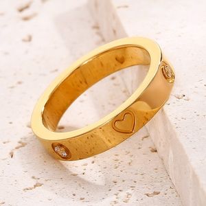 Новый треугольник ювелирные изделия дизайнеры алмазов высококачественные обручальные кольца для женщин Золото Золотое кольцо 2022 Heart Love жениться на бриллиантовых серебристых стали.