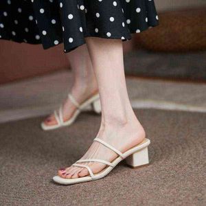 2022 Spring New Fairy Style All-match Sandals Slippers Black Cat Heel Low-heeled Sandals French Simple Two-wear Sandals Women G220527