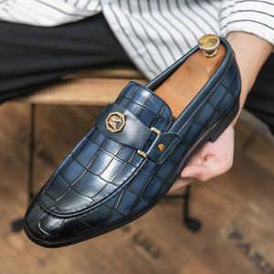 Män skor av hög kvalitet pu läder ny modedesign hästsko spänne dekoration bekväma loafers klassiska heta försäljning hg023a
