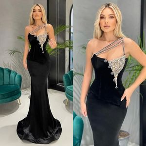 2022 Elegant Black Long Velvet Prom Dresses with Glitter One Shoulder Hollow Crystals Evening Gonws Mermaid Pageant Dress BC11851 B0324