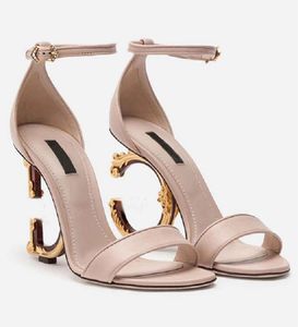 Eleganta berömda varumärken Summer Luxury Keira Sandals Shoes for Women Pop Heel Gold-Plated Carbon Lady Sexy High Heels Bridal Wedding Wedding EU35-43box