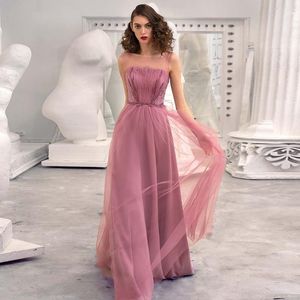 Festklänningar Elegant Dusty Rose Prom Gown Lace Appliques Stroppless och ärm rygglös a-line golvlängd kväll vestidos de galaparty