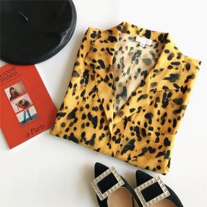 2022 Sommer Herbst Lange Ärmel Revers Revers Gelb Bluse Französisch Stil Leopard Gedruckt 100 % Seide Tasche Einreiher Hemd 22Q2114