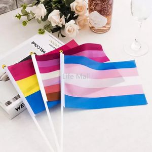 Entrega rápida!!! Bandeira do arco -íris Bandeira pequena mini mão bandeira stick stick gay lgbt party decorações de festas para desfiles festival