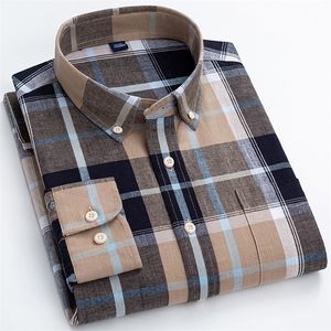Clássico dos homens caber casual camisa de algodão de linho xadrez único botão de bolso único confortável soft manga longa listra verificada camisas 220322