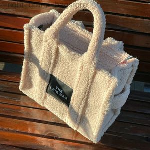 Designer Plush Women Crossbody Bag Brands Lambwool Tote Winter Faux Fur Shoulder Bags For Women Handbags Shopper Purse New W220813
