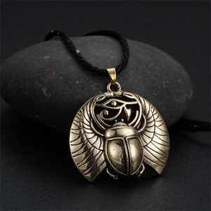 European and American Retro Eye of Horus Pendant Necklaces Egypt Protection Pendant Abalone Beetle Wildlife Necklace Scarab Woodland Animal Charm Jewelry A313