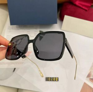Gujia Fashion Solglasögon Square Frame Protection High Quality Designer Polariserad solglasögon Stor mångsidig UV -skydd Kvinnor och män Originalförpackningar