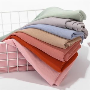 Yeni kadınlar katı düz krep şifon başörtüsü eşarp sarar yumuşak şallar müslüman kırışıklık şifonararlar hijabs atkılar 10pcs/lot t200729