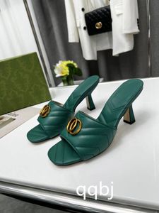 Högklackade damsandaler tofflor modedesigner sommarklänningar flipflop eleganta mogna damsandaler storlek 35-42