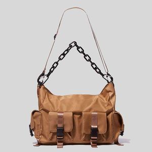 Rock Chic Nylon -Umhängetaschen für Frauen Kette Unisex Mode weibliche Crossbody -Tasche Arbeit große große Damenhandtaschen Weekend Vintage 220512