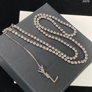Modny złoty naszyjnik zwisają diamenty kolczyk dla kobiet projektanci biżuterii luksusowe litery szpilki srebrny naszyjnik zestaw Hoops Box ładne 22061401R