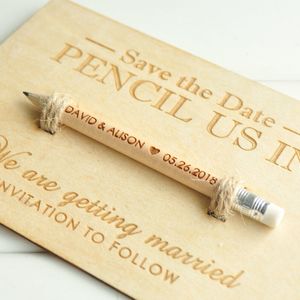 Lápis de madeira gravados personalizados caneta de decoração escolar personalizada com presente de borracha Salvar a data Favores de casamento lápis 220707