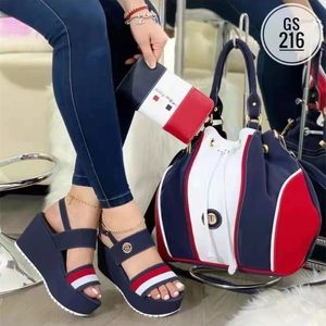 Storlek 3643 Sandaler för kvinnor Summer Fashion Open Toe Ankle Buckle Strap Platform Wedge Heels Ladies Dress Shoes 220523