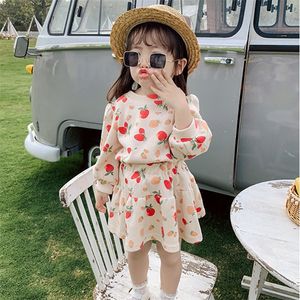 여자 캐주얼 옷 세트 가을 봄 아이 만화 딸기 스웨터 스커트 2 조각 3-7 년 어린이 귀여운 의상 220507