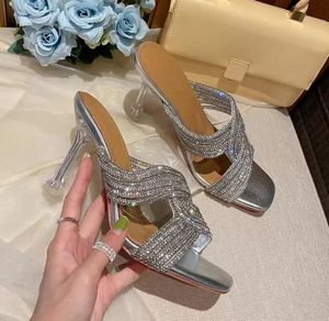 Aquazzyuras Gatsby Sling Crystal Design Sandals Stiletto Slajdes Strażne Obcasy Solid Kolor Kobiety Kapcie Cross Sandals Sapatos de Mujer Designer Gladiator