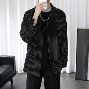 Jaqueta de camisa listrada Homens Mulheres Hong Kong Estilo Japonês Casual Oversize Tendência Preto Unisex Gótico de Manga Longa Camisa Autumn Tops 220401